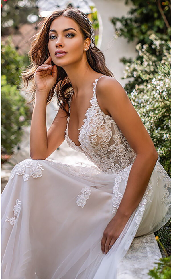 Slim And Deep V Suspender Light Wedding Dress - Image 2