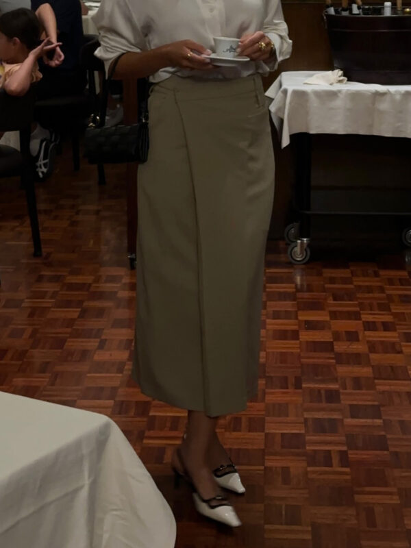 Commuting Solid Irregular Skirt - Image 4
